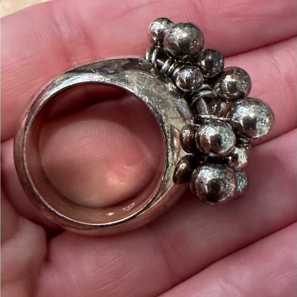 Sterling silver (925) ring with tiny silver balls that move. - Picture 1 of 4